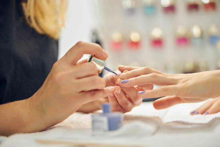 Diventare Nail Artist (onicotecnica): lavorare come free-lance, come